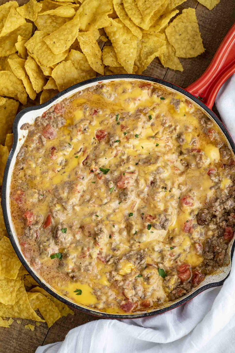 Cheesy Beef Rotel Dip | RecipeLion.com