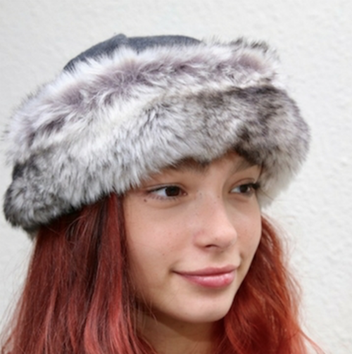 Winter hat with faux fur trimming FREE pattern & tutorial