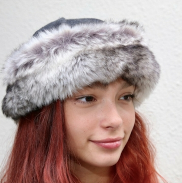 Winter hat with faux fur trimming FREE pattern & tutorial