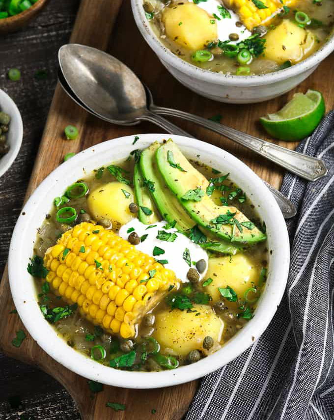 Vegetarisk ajiaco med potatis & majs