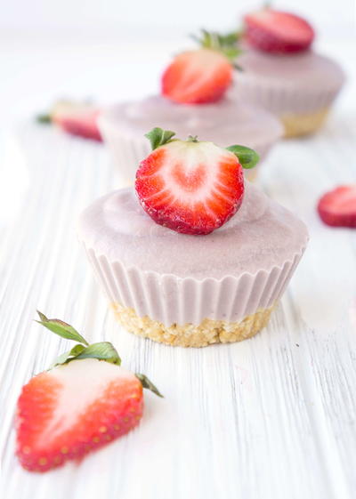 No-Bake Vegan Strawberry Cream Cheesecake Cups