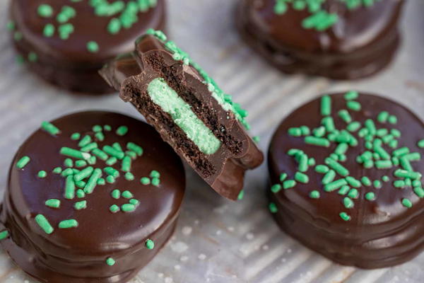 Mint Chocolate Covered Oreos