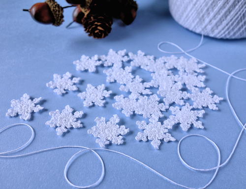 Crochet Tiny Snowflakes