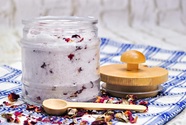  DIY Rose Petal Bath Salts