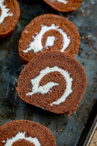 Chocolate Cake Roll (Swiss Roll) 