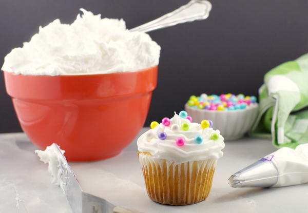 Whipped Cream Buttercream Frosting