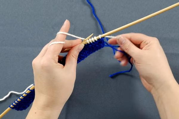 How to change colors when knitting: step 5
