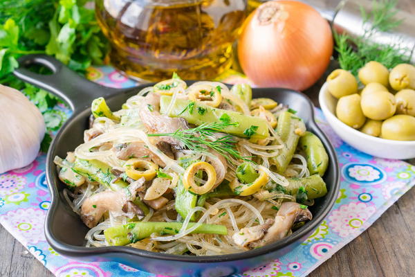 Rice Noodles, Oyster Mushrooms and Green Beans Salad