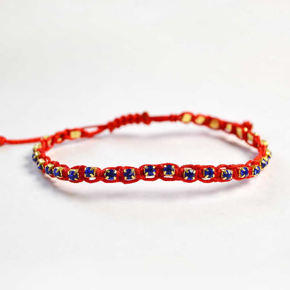 https://irepo.primecp.com/2019/04/407882/Learn-from-Beebeecraft-How-to-Make-a-Braided-Cord-Bracelet-with-rhinestone-chain-and-Knots_3_ExtraLarge1000_ID-3172805.jpg?v=3172805