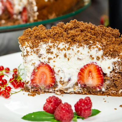 Cake Mink Mole with Strawberries