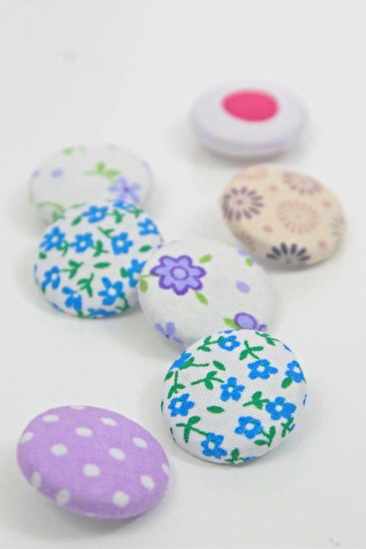 How to Cover Buttons with Fabric 
