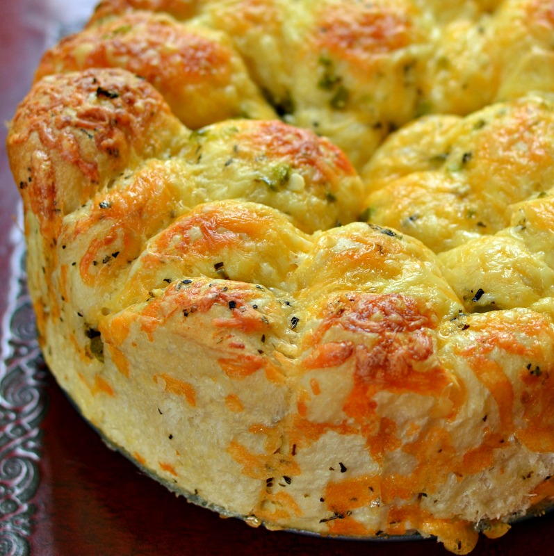 Cheddar Pull Apart Bread | RecipeLion.com