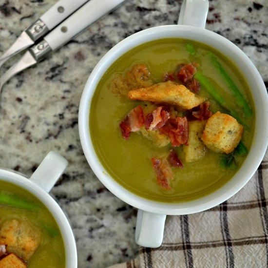30-Minute Creamy Asparagus Soup