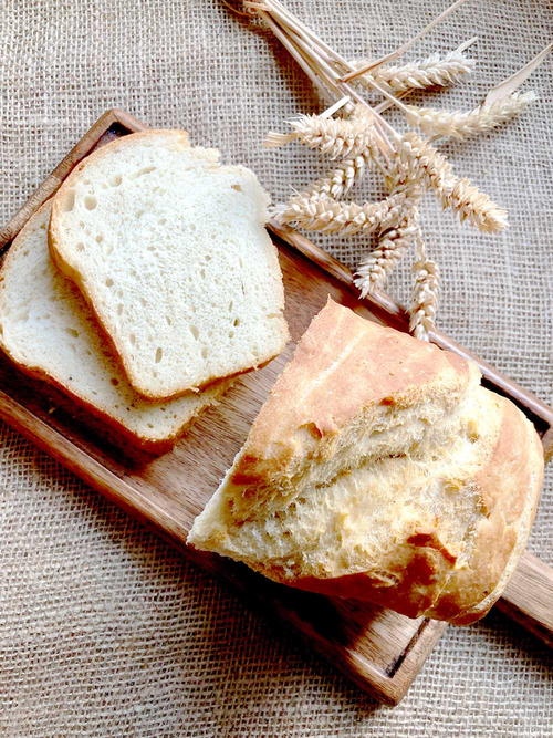 Black pepper and olive oil homemade white bread