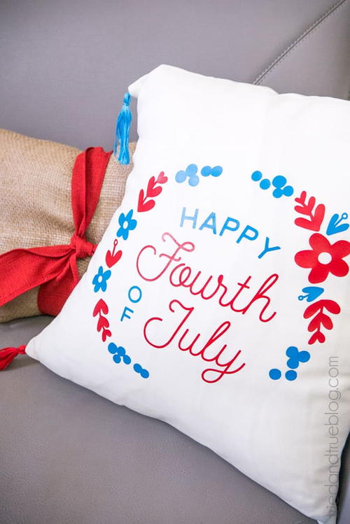 Patriotic Fourth of July Pillow Tutorial DIYIdeaCenter.com