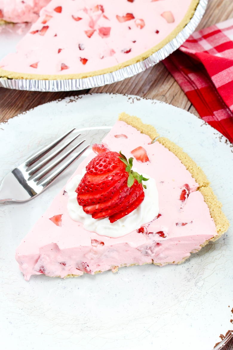 Strawberry Jello Pie | FaveSouthernRecipes.com