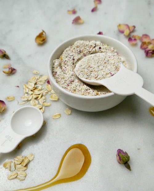 Soothing DIY Oatmeal Face Mask