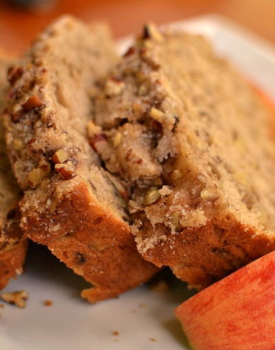Apple Bread with Cinnamon and Pecan Crunch