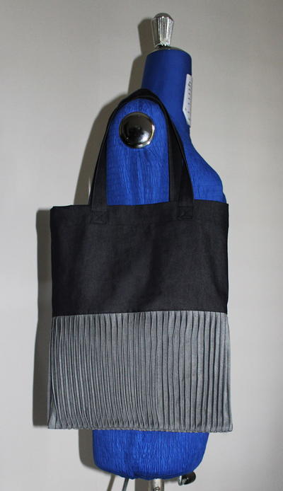 Tote Bag decorated with Pin Tucks