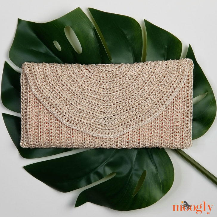 white summer clutch