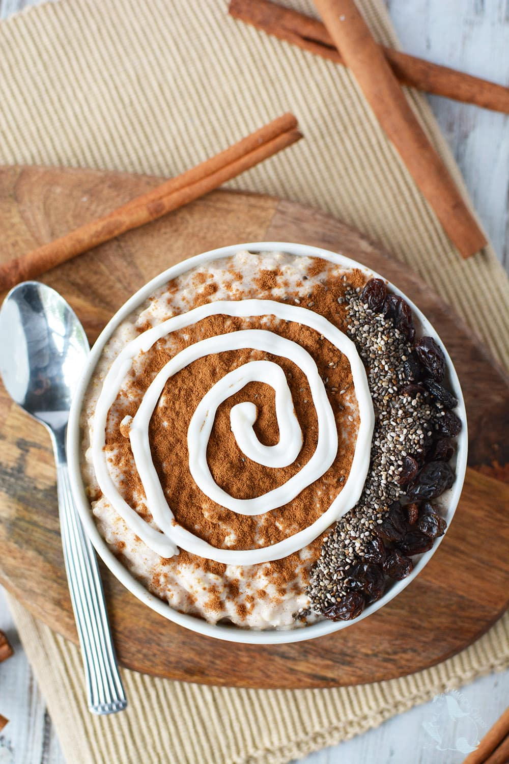 Cinnamon Roll Smoothie Bowl