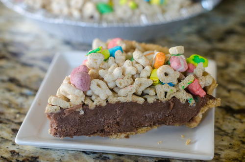 Lucky Charms No-Bake Pudding Pie