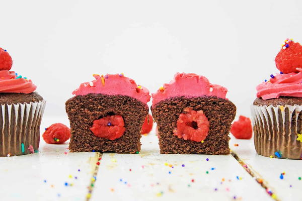 Summertime Raspberry Cupcakes