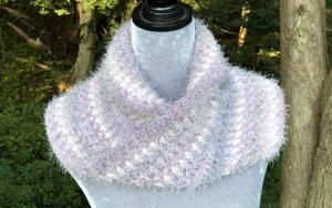 Cute Bulky Yarn Crochet Cowl Pattern