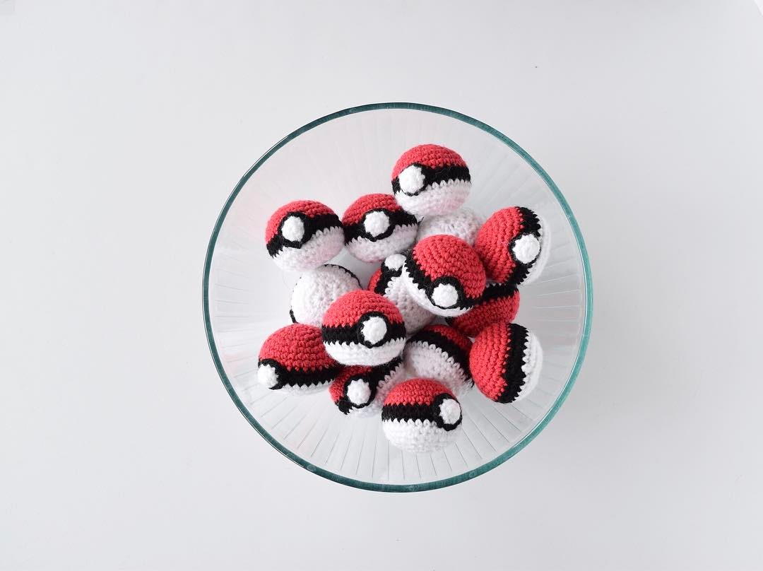 How to crochet a Lure Ball from Pokémon! Free easy crochet pattern