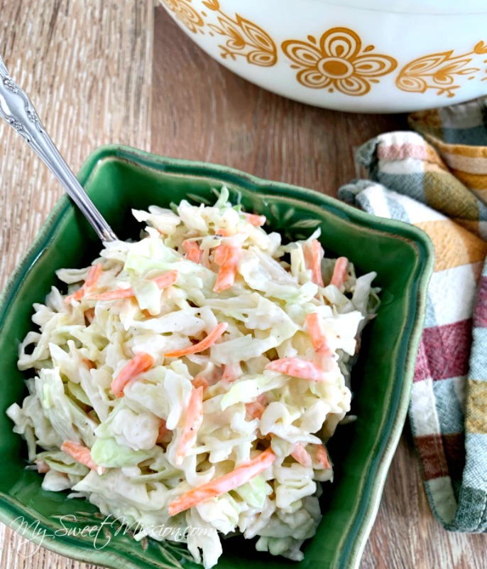 Classic Creamy Coleslaw | RecipeLion.com