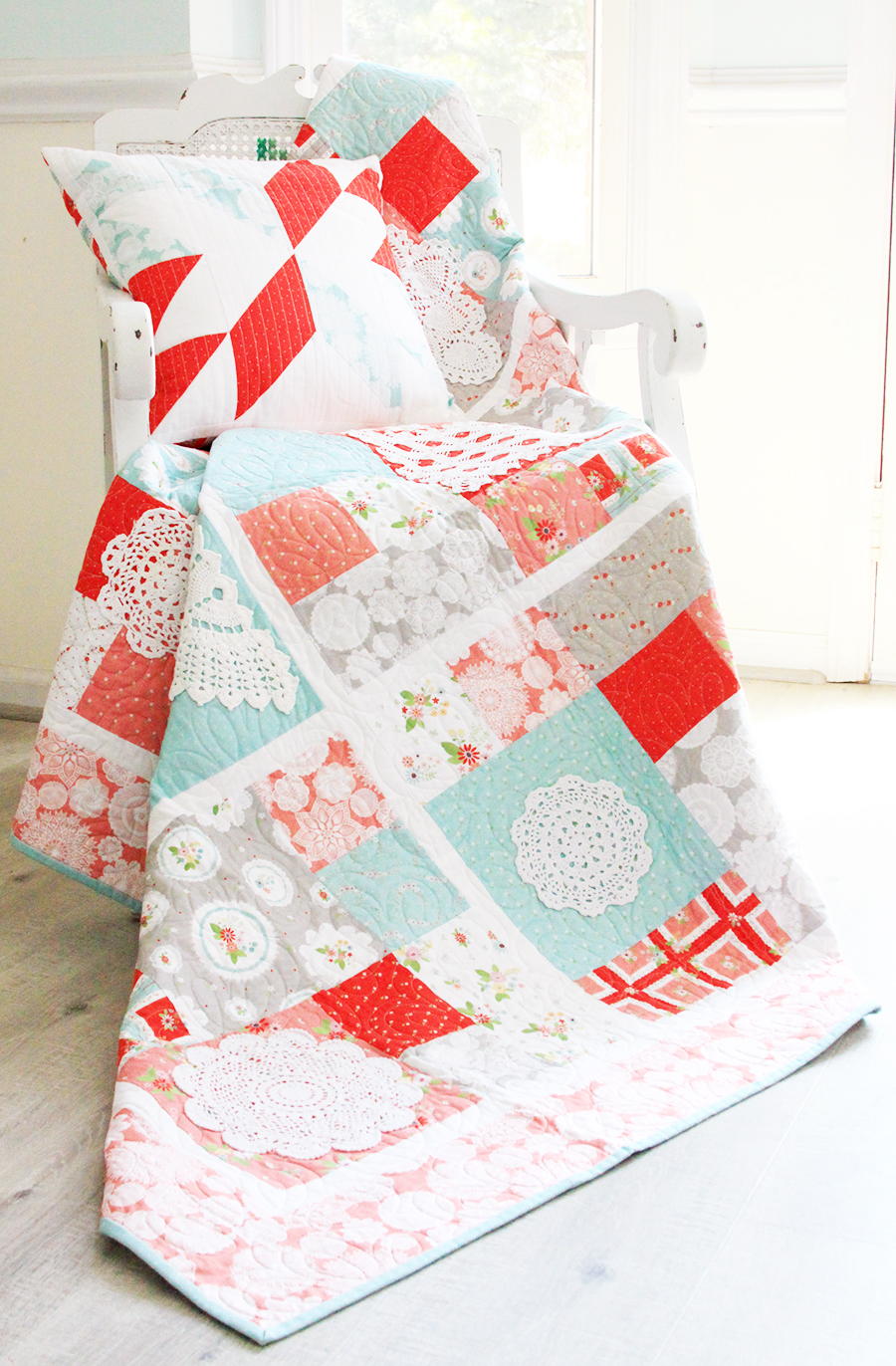 Vintage Doily Keepsakes Quilt | FaveQuilts.com