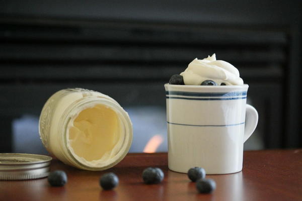 DIY Whipped Cream in a Mason Jar
