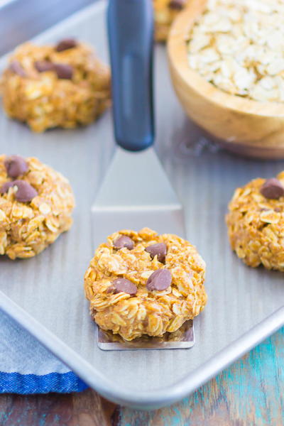 No Bake Almond Butter Oatmeal Cookies