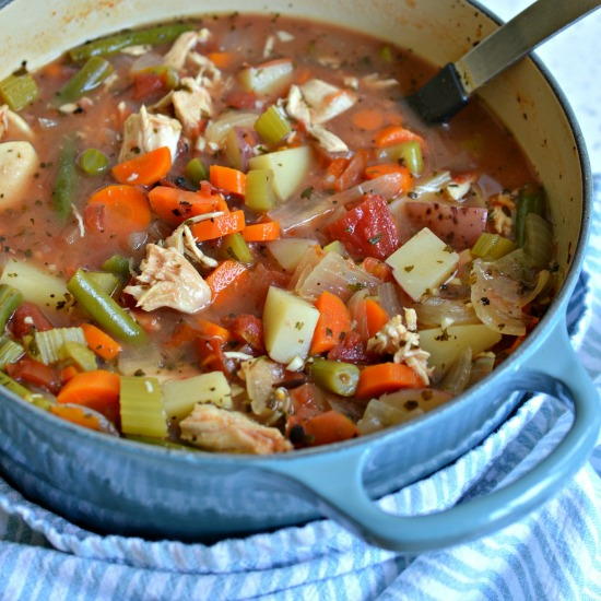 Hearty Chicken Vegetable Soup | FaveSouthernRecipes.com