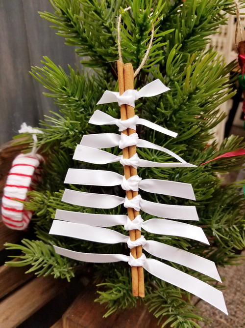 Cinnamon Stick Christmas Tree Ornaments (Tutorial)