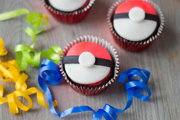 Pokeball Cupcakes