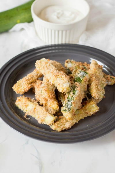 Easy Baked Zucchini Fries With Creamy Garlic Dip