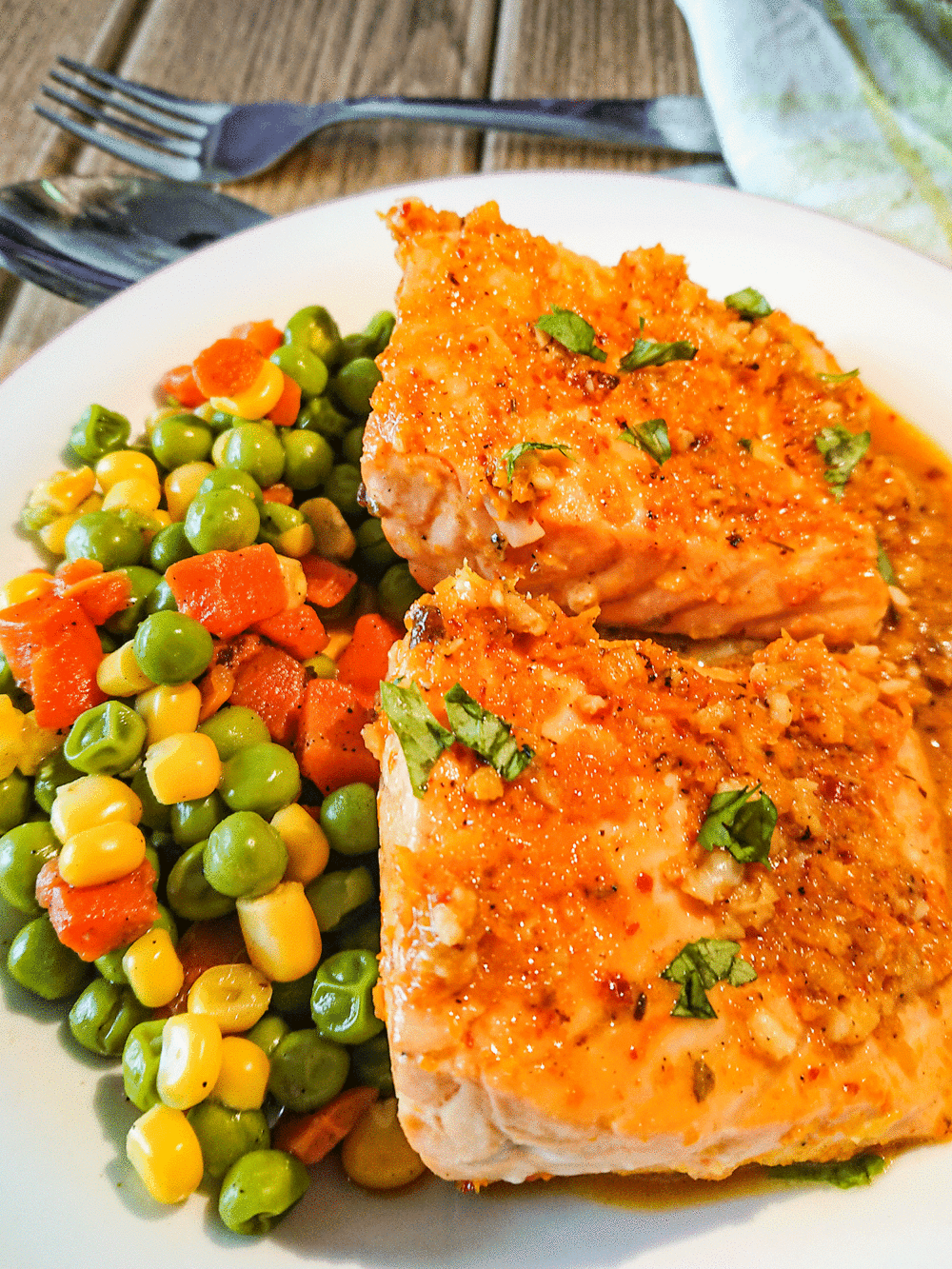 Garlic Butter Salmon | RecipeLion.com