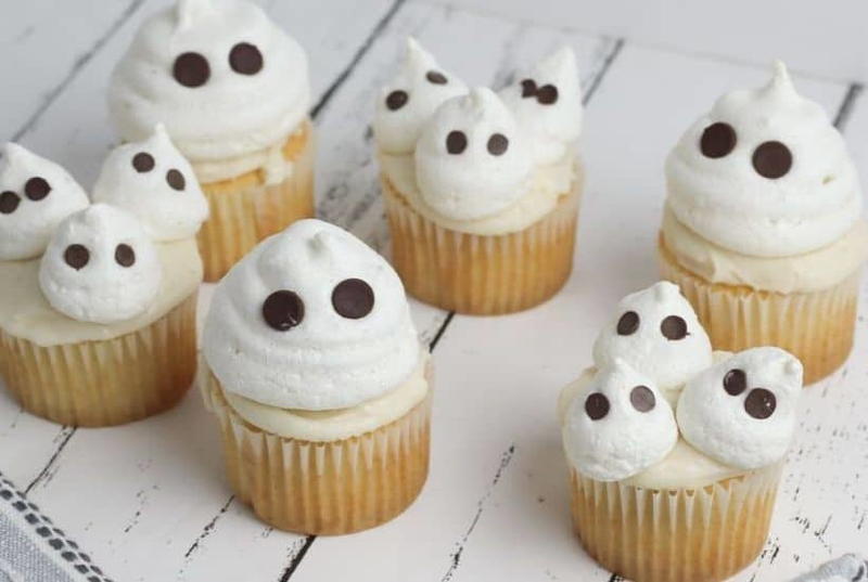 Halloween Ghost Cupcakes | RecipeLion.com