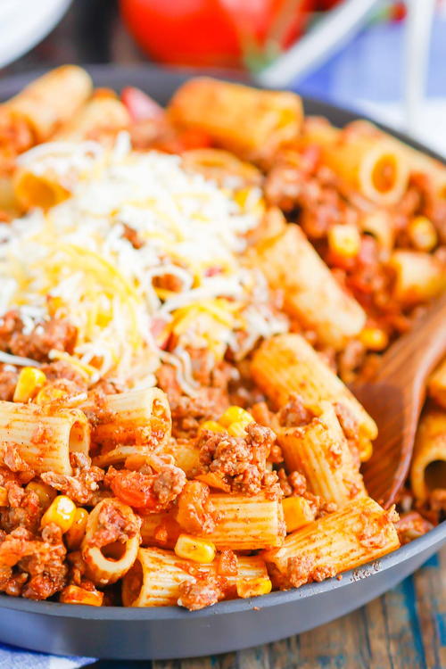 Chili with Pasta | RecipeLion.com