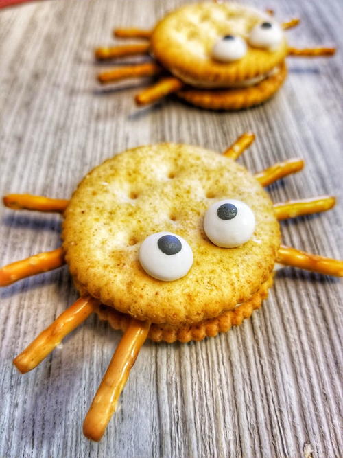 Ritz Cracker Spiders