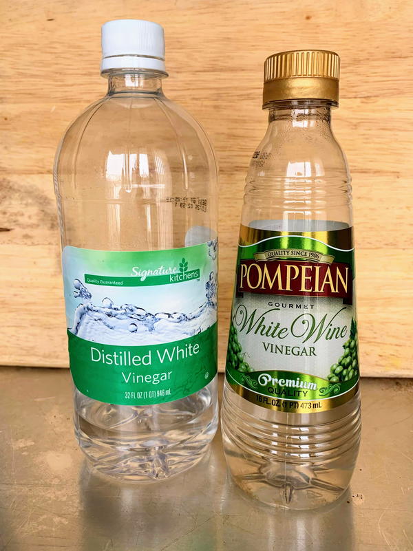 White vinegar and white wine vinegar