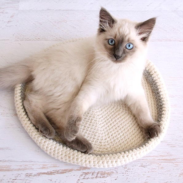 Simple Crocheted Cat Bed