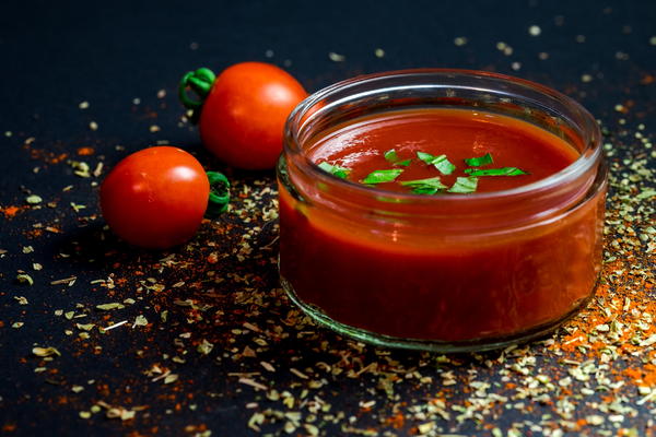 Fresh tomato sauce with seasonings