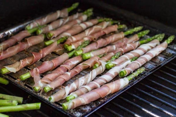 Traeger Grilled Prosciutto Asparagus