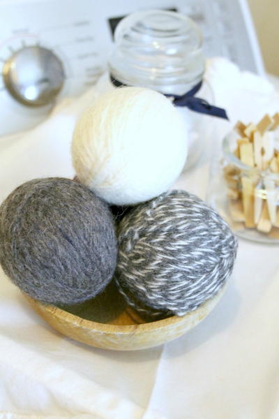 Make Wool Dryer Balls to Prevent Wrinkled Clothes