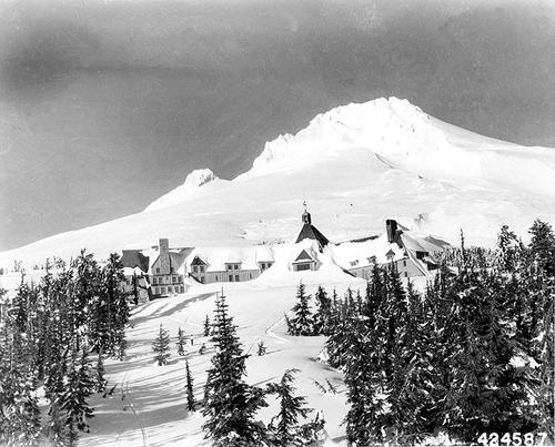 The Historic Rugs of Timberline Lodge | rughookingmagazine.com