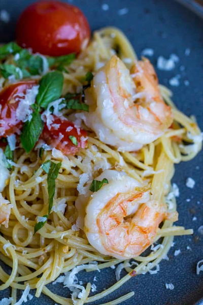 Shrimp Pasta With Tomatoes and Basil