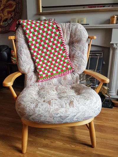 Easy Crochet Baby’s First Christmas Blanket
