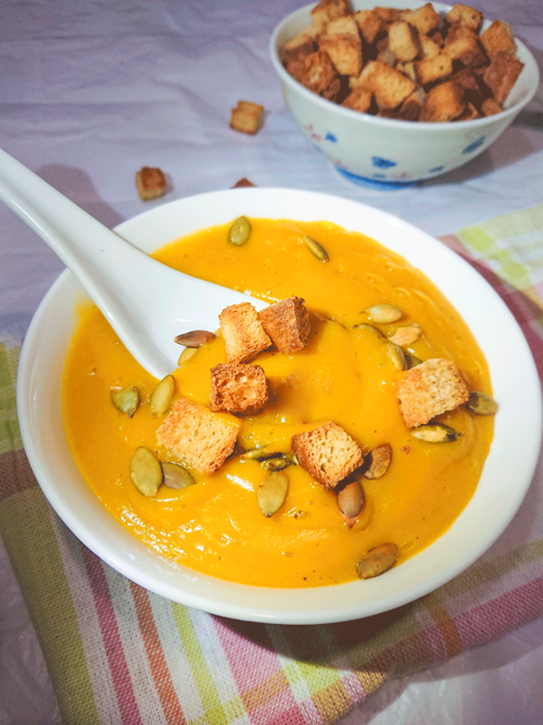 Easy & healthy pumpkin soup